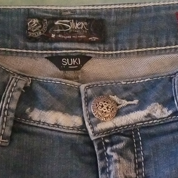 Silver Suki capri Jeans in a 32/22.5.... - Picture 5 of 8